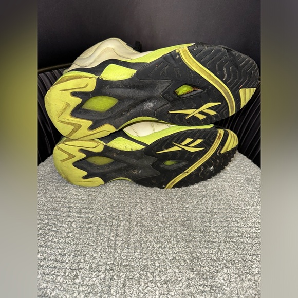 Older Reebok Sneakers - Picture 10 of 11